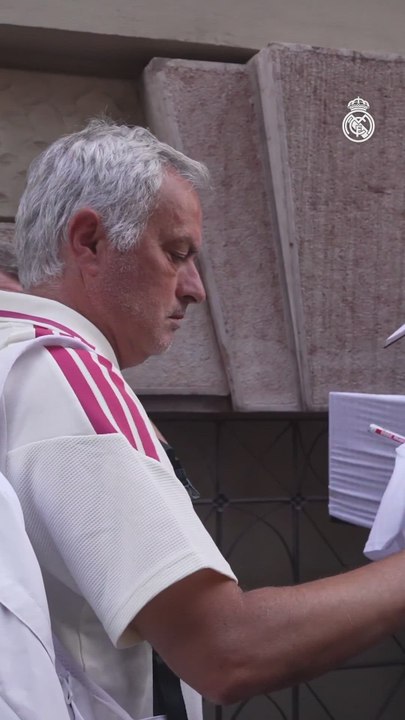 El madridismo se rinde a Mou en Budapest