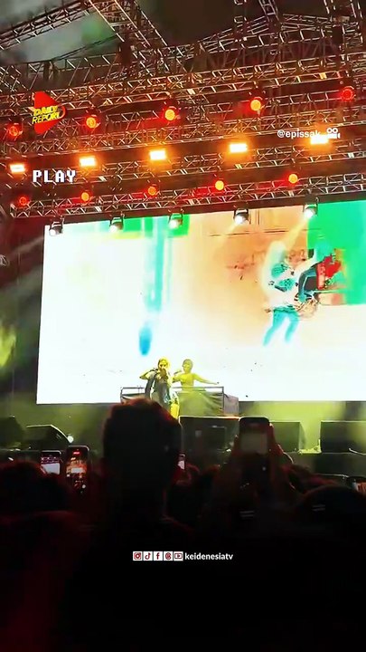 Tampil Nyentrik di The Sounds Project, Naykilla Curi Perhatian