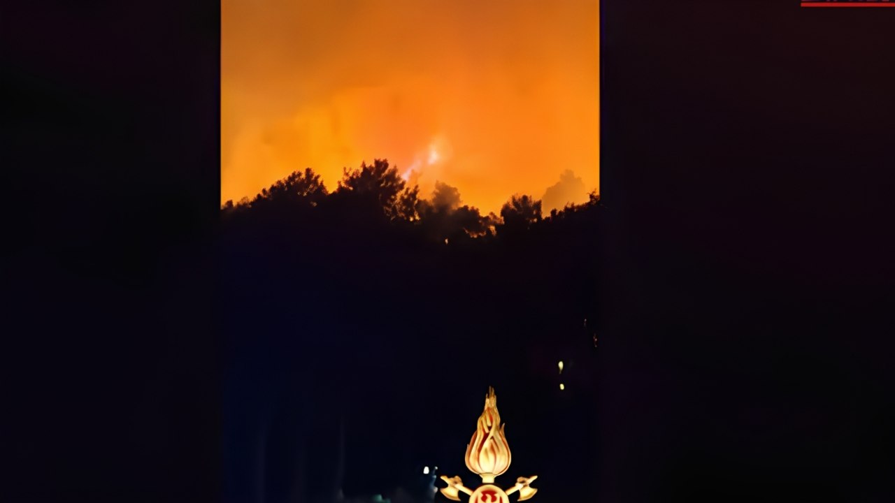 Brescia, incendio e paura nell'Alto Garda: evacuate decine di turisti