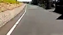 【ドラレコ】携帯電話のながら運転で、あわや正面衝突