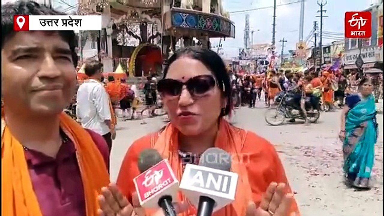 मेरठ-मुजफ्फरनगर में सीएम योगी ने कांवड़ियों पर बरसाए पुष्प, सुंदर झांकियों ने मोहा मन