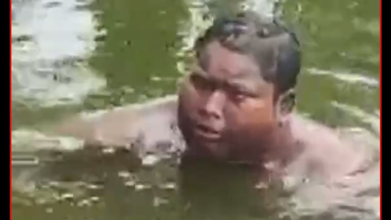 Murshidabad में 5 साल से तालाब में क्यों रह रहा 16 साल का लड़का?
