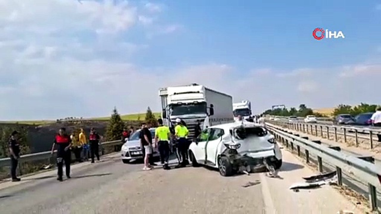 Anız yangını kazaya neden oldu 13 araç birbirine girdi