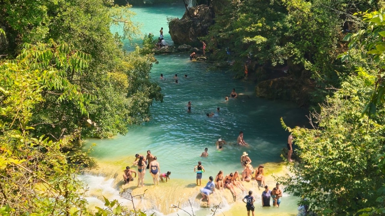Colle Val d'Elsa, il Comune corre ai ripari contro l'assedio al fiume: vietato entrare in acqua
