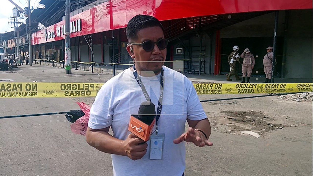 DESPUÉS DE 36 HORAS EL INCENDIO ESTÁ EXTINGUIDO Y CONTROLADO EN LA FERIA BARRIO LINDO, REALIZAN TRABAJO DE RETIRO DE BASURA Y ESCOMBROS