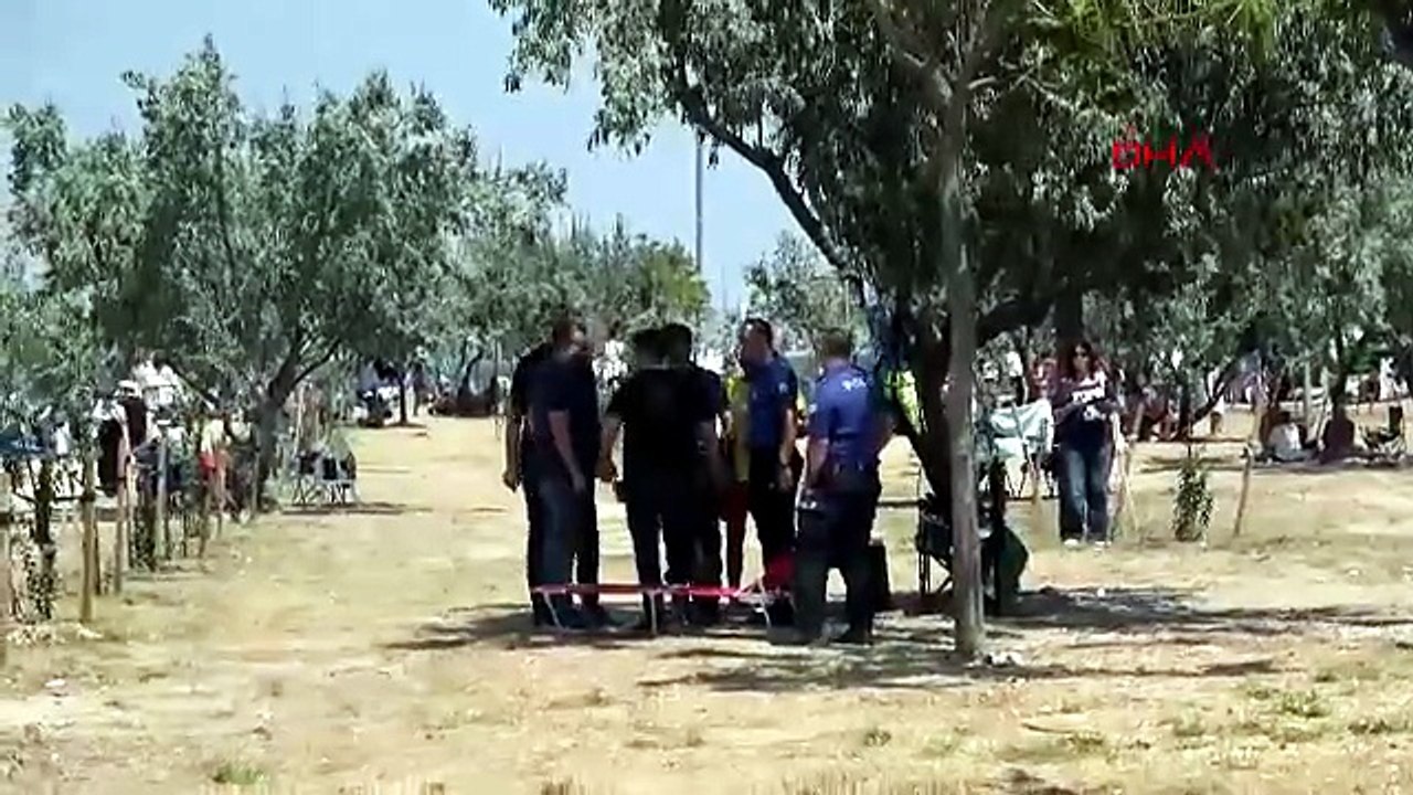 Halk plajında yüzerken patlamamış top mermisi buldu