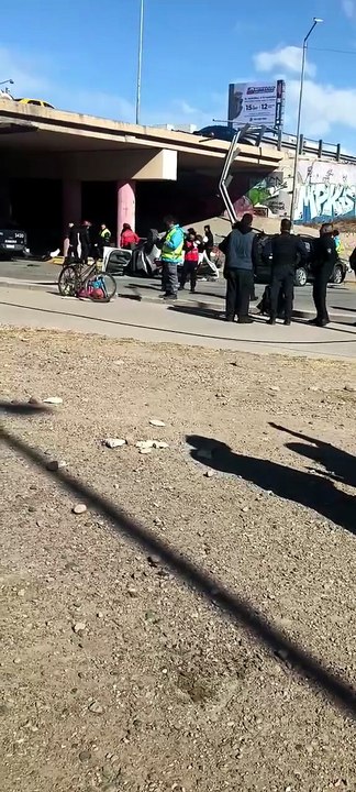 Siniestro vial en Acceso Este y Alberdi