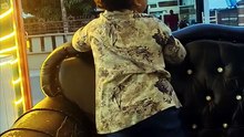 Menurut kalian, siapa yang paling lahap? 😋 Kiri atau kanan? Coba tebak di komentar