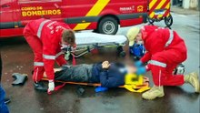 Batida entre carro e moto deixa entregador estirado no asfalto no bairro Floresta