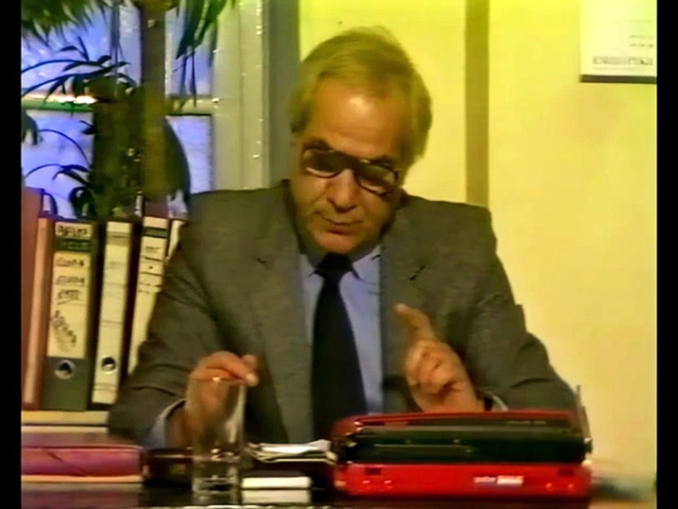 Η χήρα με τα κόκκινα (1988)