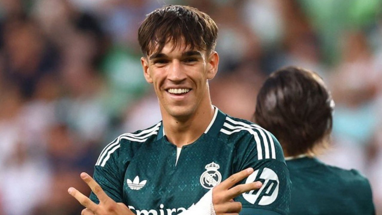 Espí marca su primer gol con la camiseta del Real Madrid