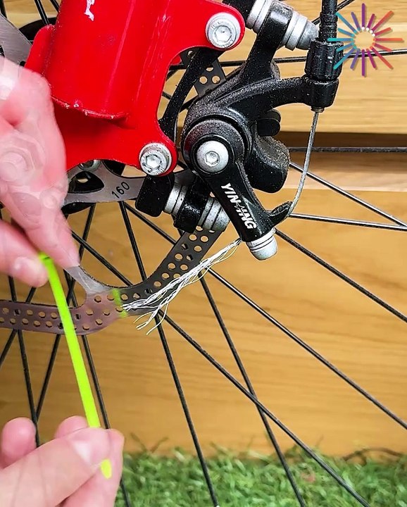 The ultimate hack for messy bicycle cables🚲🛠️