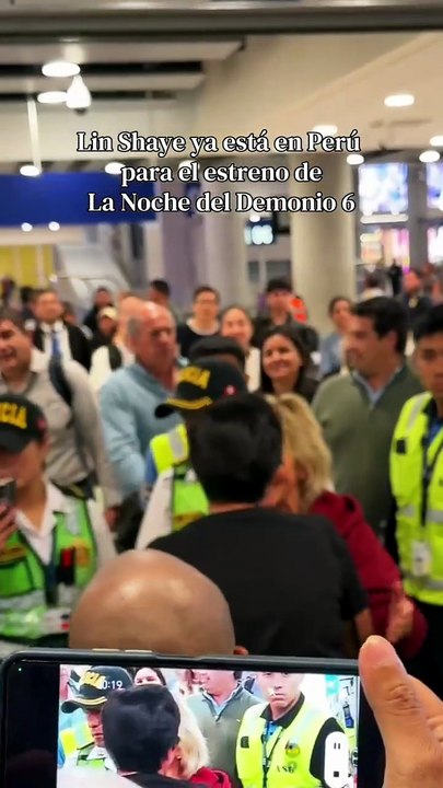 Así recibieron los fans a la actriz Lyn Shaye tras su llegada a Perú