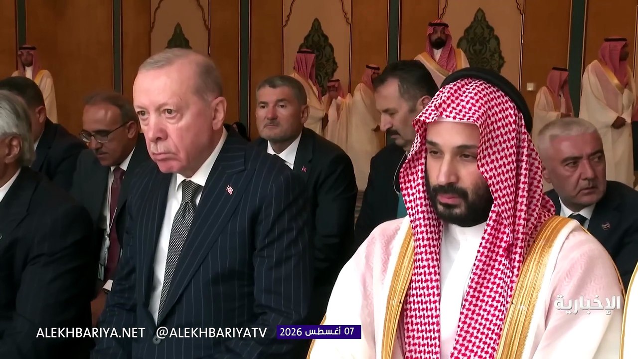 ولي العهد والرئيس التركي ورئيس وزراء باكستان يؤدون صلاة الجمعة بالمسجد الحرام