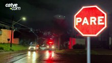 Mãe e filha são atendidas pelo Siate após acidente entre carros no Bairro Canadá