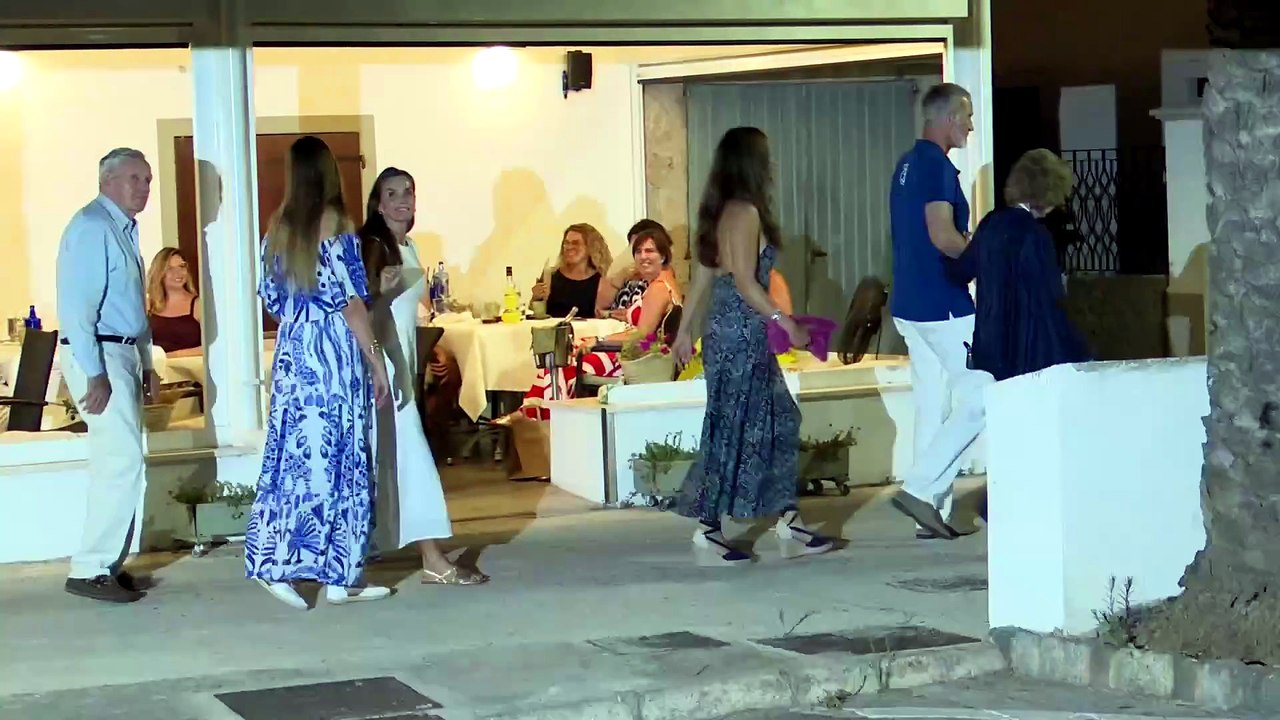 La princesa Leonor se funde en un abrazo con su abuela cuando cree que no hay cámaras
