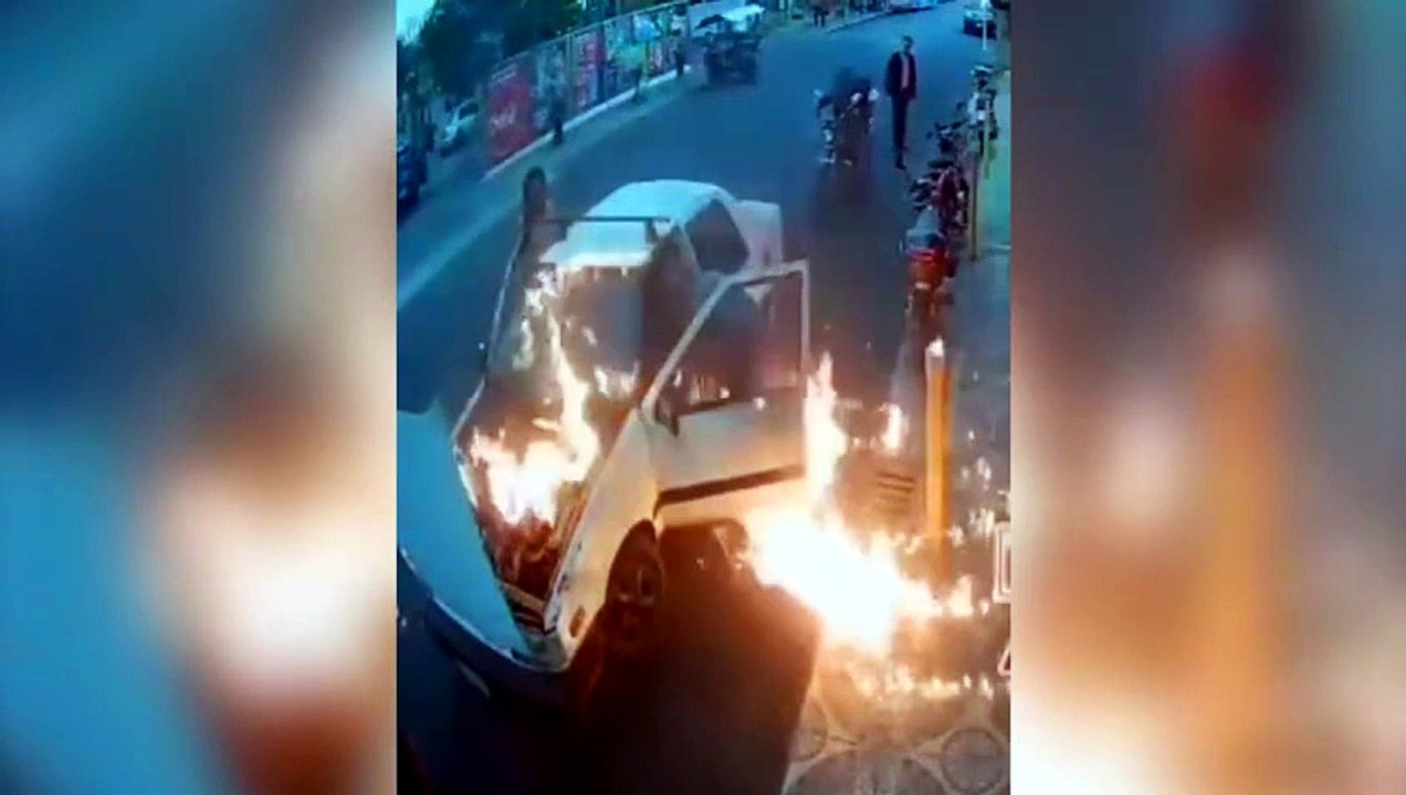 Hombre quedó atrapado por el fuego al intentar apagar incendio en carro [Full Movie]