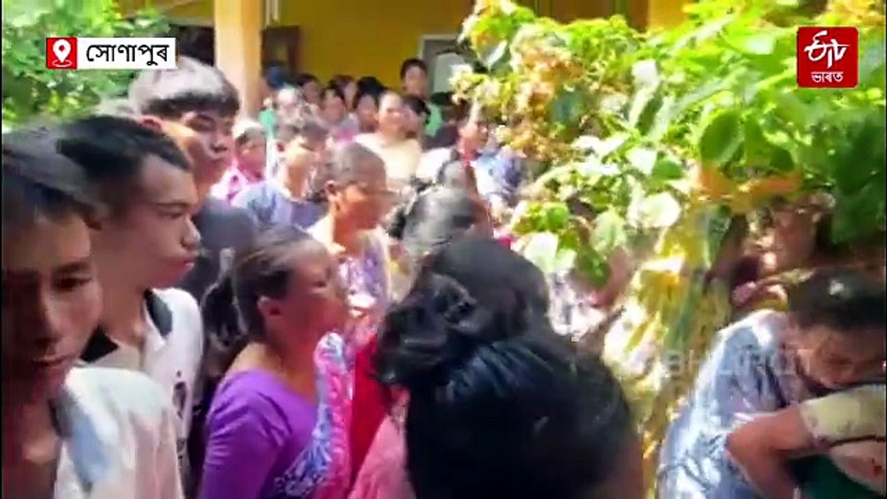 মৰ্মান্তিক ! পথ অতিক্ৰম কৰিবলৈ ৰৈ থকা মাতৃ-কন্যাৰ নিথৰ দেহ উভতিল ঘৰলৈ