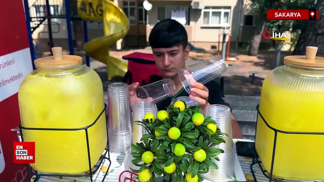 Sakarya'da 14 yaşındaki Buğra limonata satarak ayda 90 bin lira kazanıyor