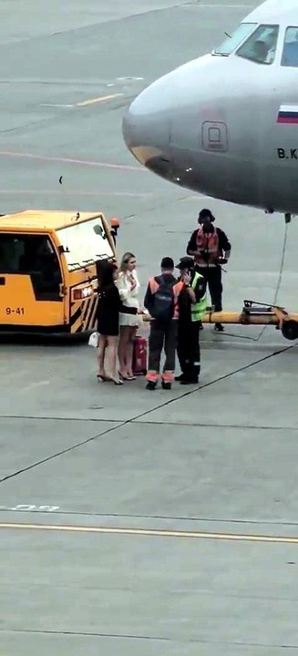 Duas mulheres invadem pista de aeroporto na Rússia