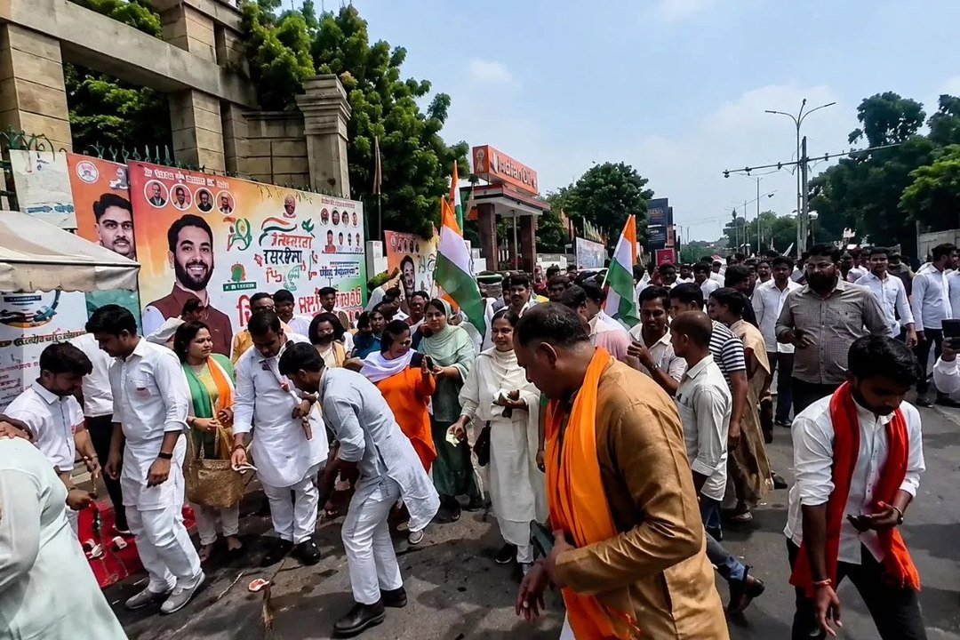 तिरंगा यात्रा के बाद सड़क पर उतरे BJP के बड़े नेता, खुद उठाया कूड़ा… दिया स्वच्छता का राष्ट्रभक्ति संदेश