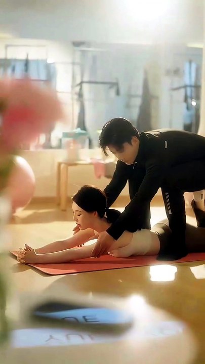 [EngSub] He Moves On, She Breaks Down
