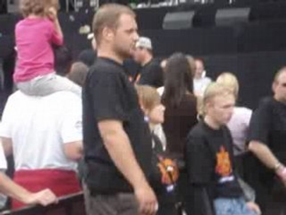 13.07.2008 Tokio Hotel Monsoon @ Werchter Boutique