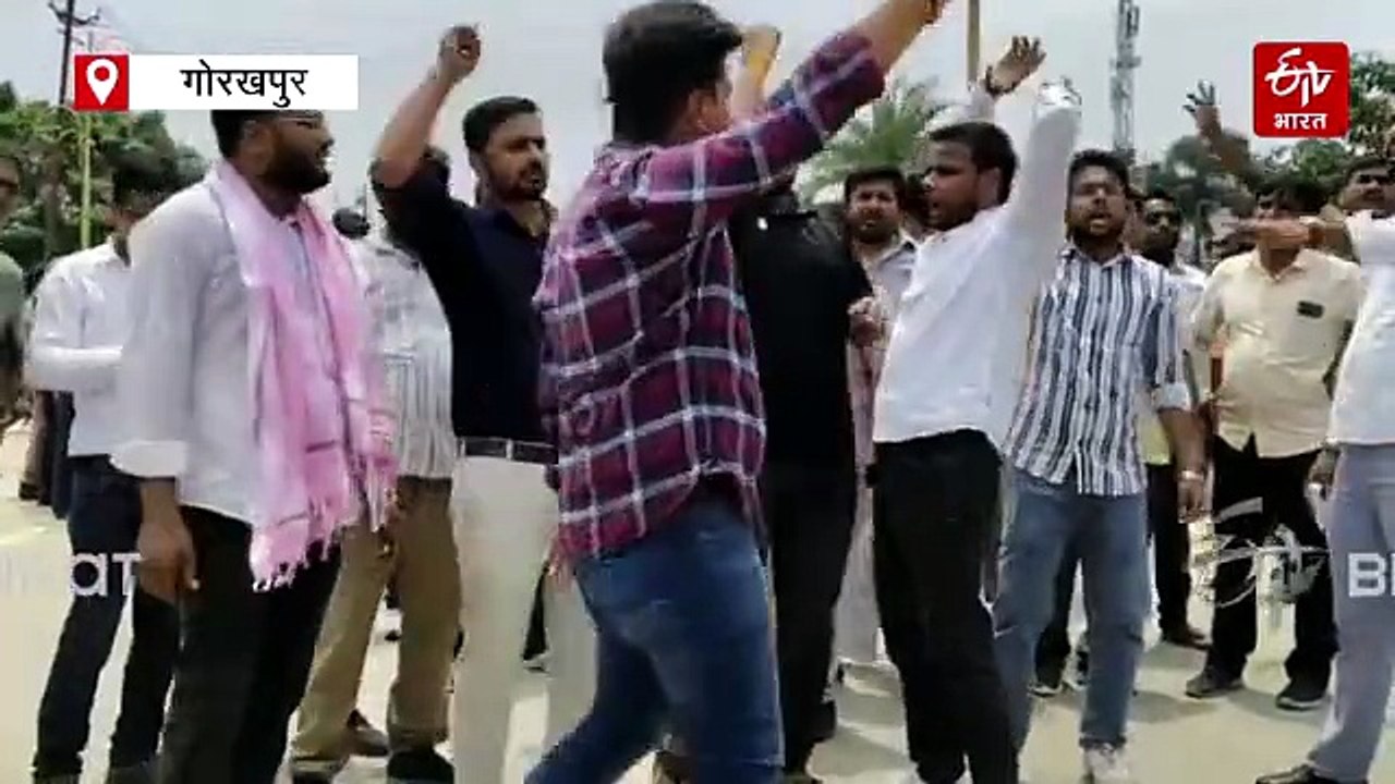 गोरखपुर: शिवकुमार हत्याकांड को लेकर बिफरे अधिवक्ता, सड़क जाम कर प्रदर्शन