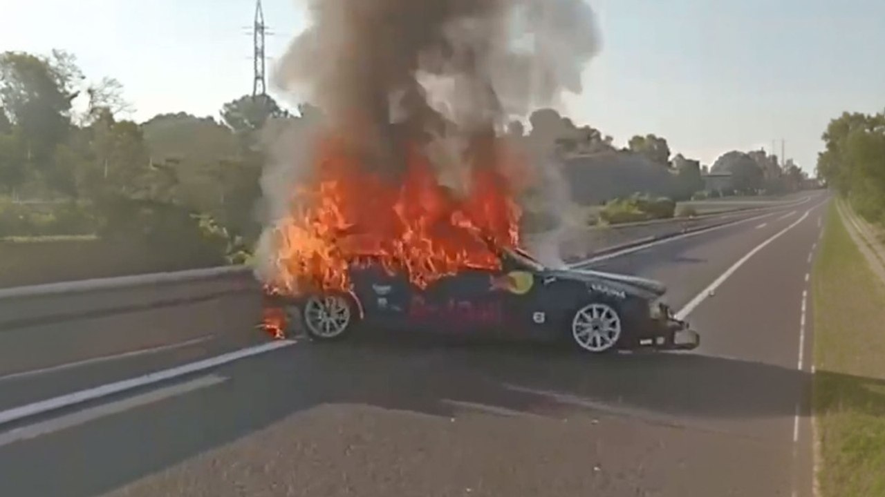 Brutal accidente en la autopista de Llucmajor: un turismo arde por completo tras salirse de la vía