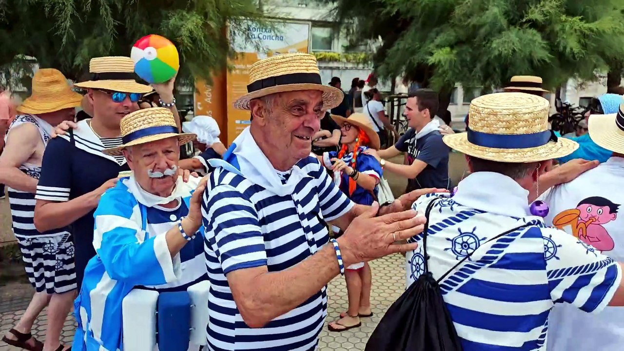 Paseo con bañadores años 20 - Semana Grande 2026