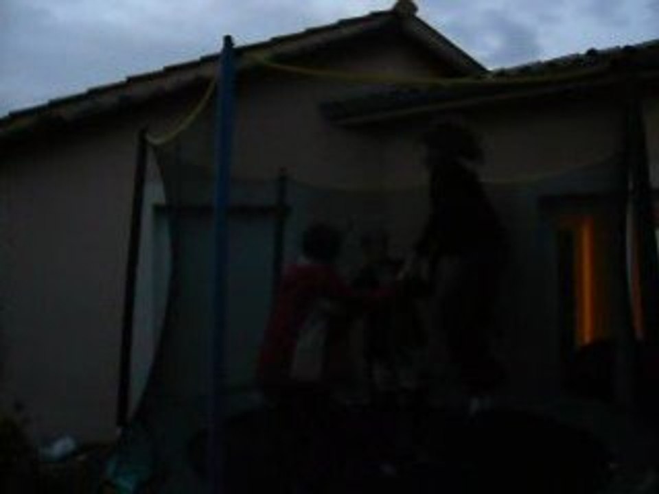 Trampo quand tu nous tiens ... à trois