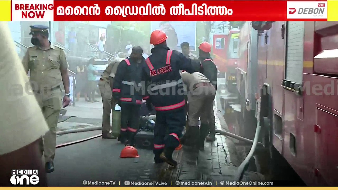 ഫ്ലാറ്റിന് താഴെ നിര്‍ത്തിയിട്ട കാര്‍ കത്തിനശിച്ചു; 4 ഫയര്‍ഫോഴ്സ് യൂണിറ്റുകള്‍ എത്തി തീയണച്ചു
