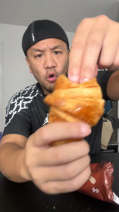 Vous avez testé ce mélange ?! ☺️ #degoustatiooone #decouversatiooone #croissant #icecream