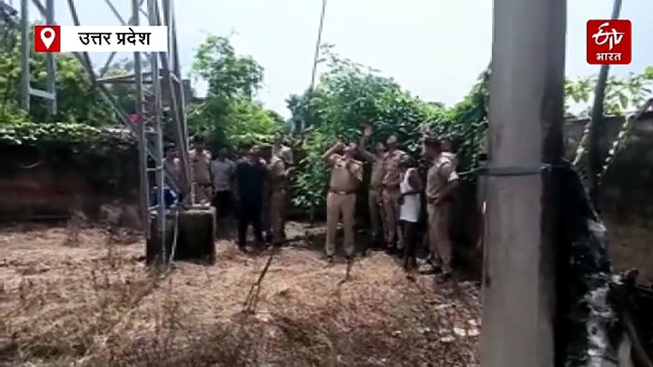 फतेहपुर में पुलिस के खौफ से टावर पर चढ़ा युवक; सत्यापन करने घर पहुंची थी टीम, मौका पाकर हुआ फरार