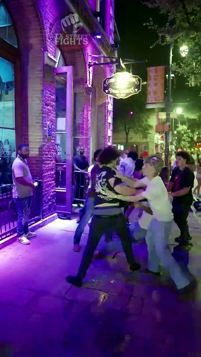 Fight breaks out on 6th Street ATX 6-12-2026#fight #brawl #texas #police