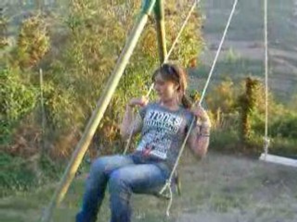 Petite chute balançoire avec Océane X-)