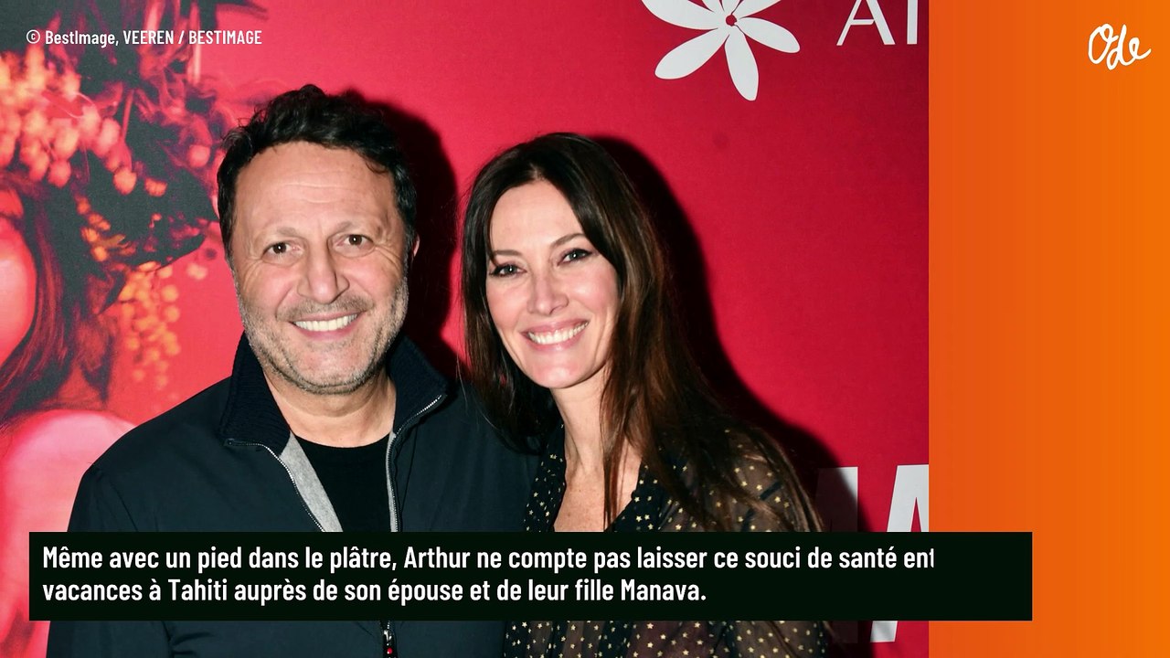 Toujours en convalescence, Arthur a trouvé la parade pour profiter à Tahiti avec sa femme Mareva Galanter