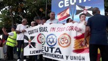 Miles de ceutíes salen a la calle al grito de “Basta ya: Ceuta no se rinde”