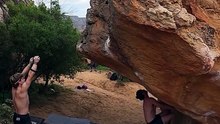 ESCALADA EXTREMA: O Desafio Impossível de Bouldering na Rocha! 🧗‍♂️🔥