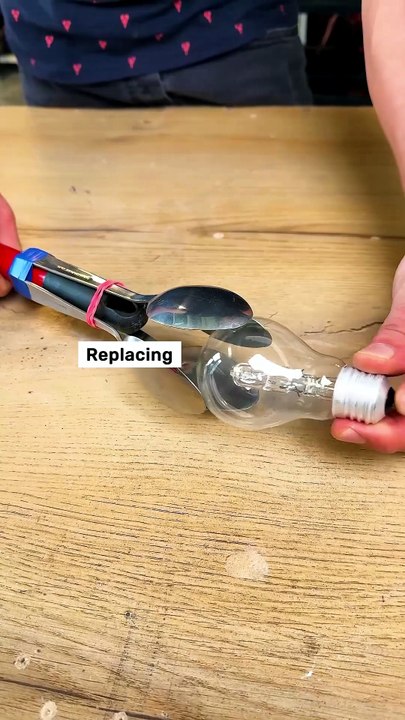 This hack for replacing light bulbs is a life saver