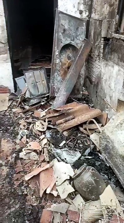 Detienen a sospechoso del feminicidio de su pareja y asesinato de su hijastro en Caazapá, además de quemar la casa con los cuerpos dentro.