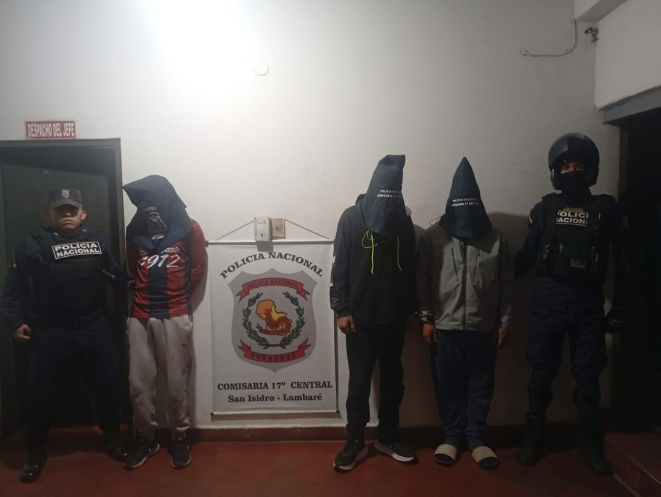 Recuperan motocicleta robada en el Pantanal de Lambaré y vecinos atacan a policías