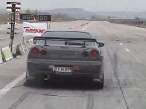 Nissan Skyline GT-R vs. Porsche 911 Turbo final 01