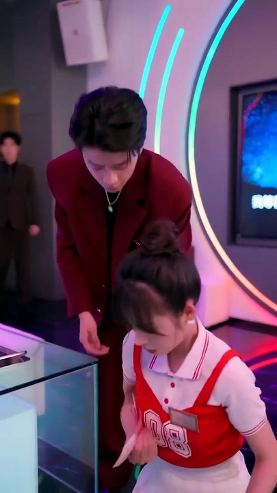 Reborn, she escapes the big boss, but signs a contract to save her brother and accidentally has a flash marriage