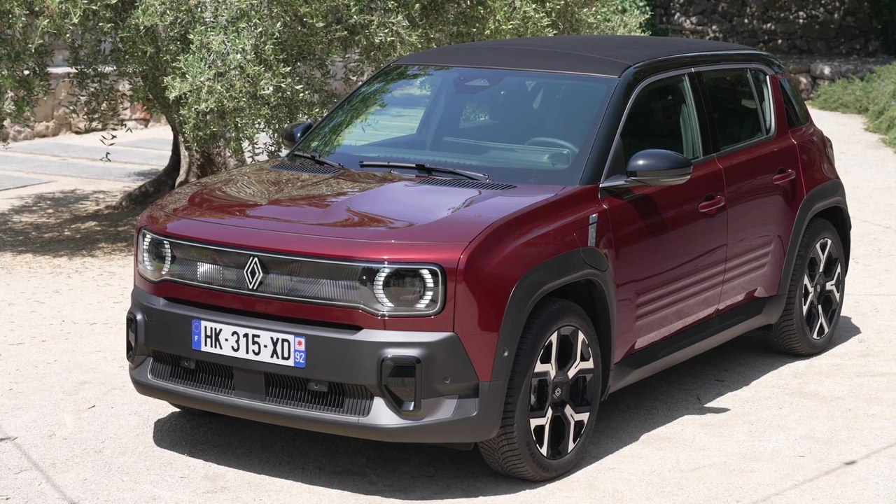 Renault 4 E-Tech electric Plein Sud Techno Interior Design in Carmin Red
