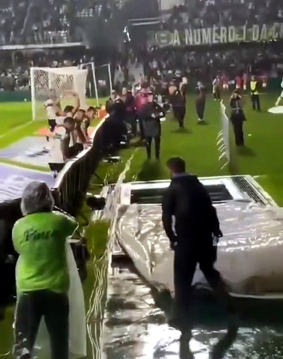 Brezilya'da ilginç olay! Sevinç anında tünele düştü!