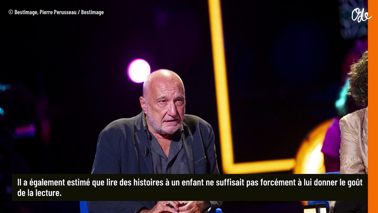 François Berléand a 3 petits-enfants avec qui il garde une certaine distance : “Je les prends jamais en week-end, y a une grand-mère pour ça”