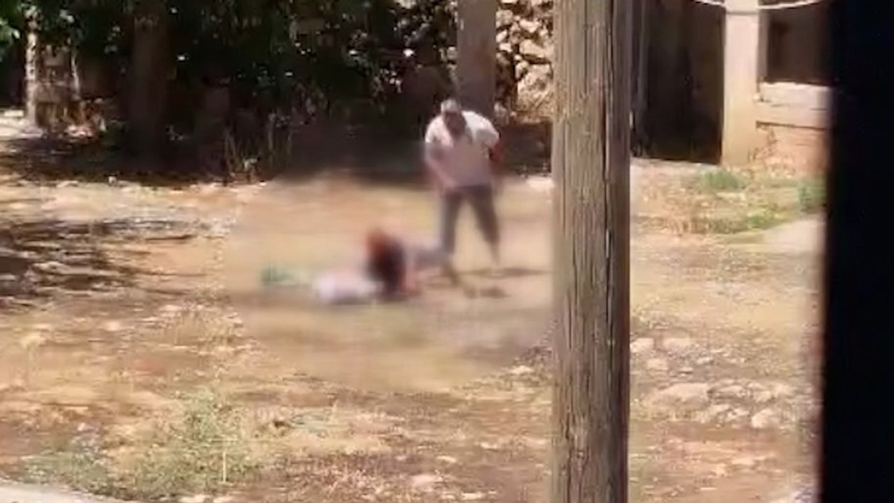 85 yaşındaki annesini sopayla darp etti!