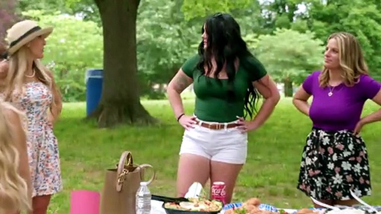 Double Lives of Suburban Wives S01E01 Risky Business