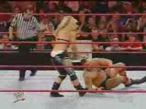 Beth Pheonix Vs Santino Morella - Raw 7/14/08